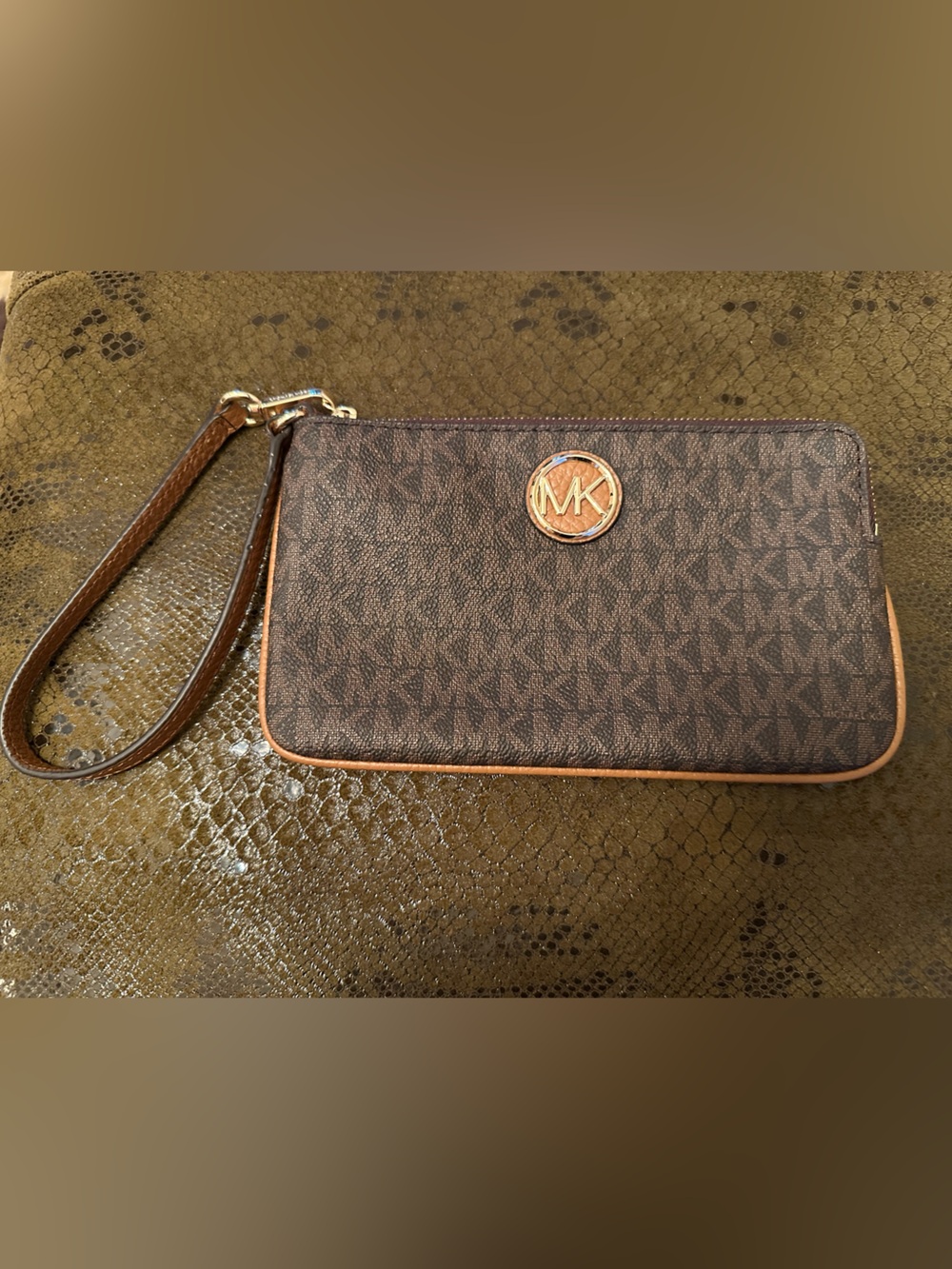 Michael Kors Fulton Large Top Zip Wristlet NWT Brown Acorn - Picture 6 of 15